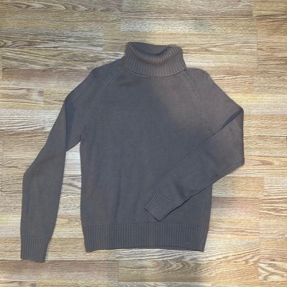 Brown sweater - Picture 1 of 3